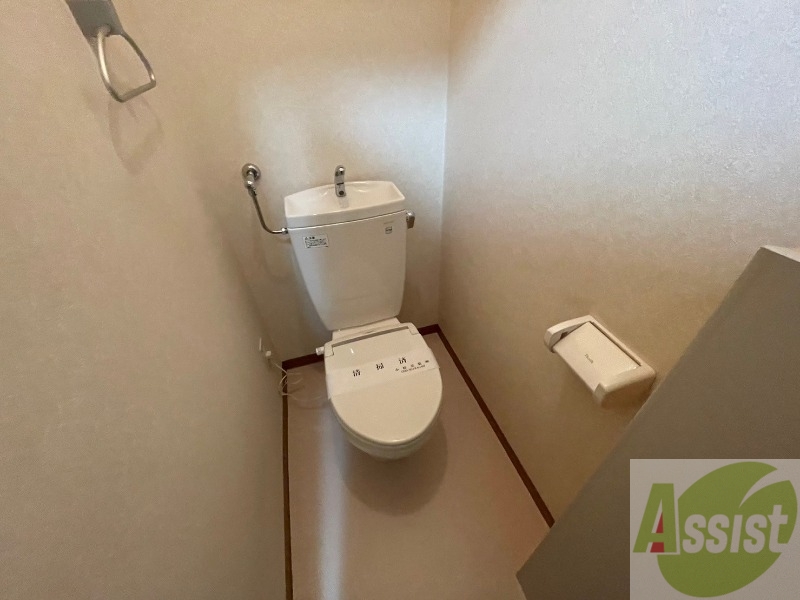 トイレ　こちらはトイレです。清潔感があり、安心して使用できます。