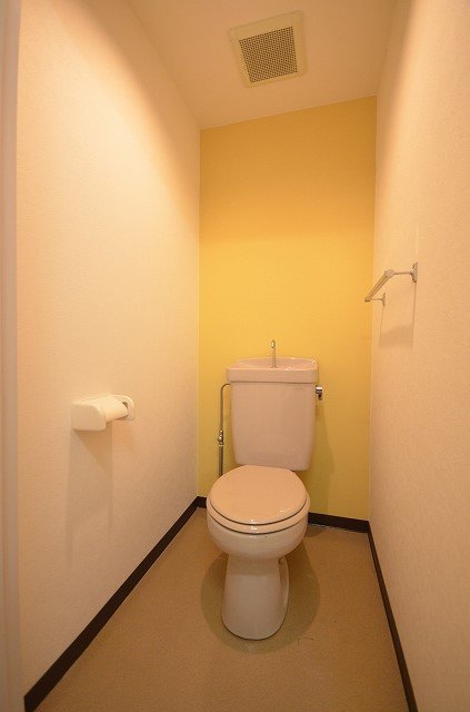 トイレ　別号室の写真です。