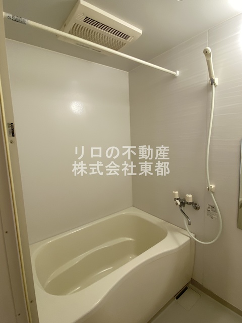 バス・シャワールーム　雨の日のお洗濯だけでなく、カビ予防にも大活躍の浴室乾燥機付♪
