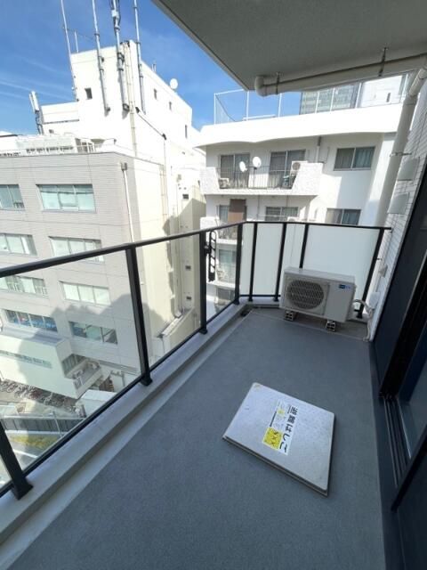 バルコニー　バルコニーからの眺めを楽しみながら食事をしませんか