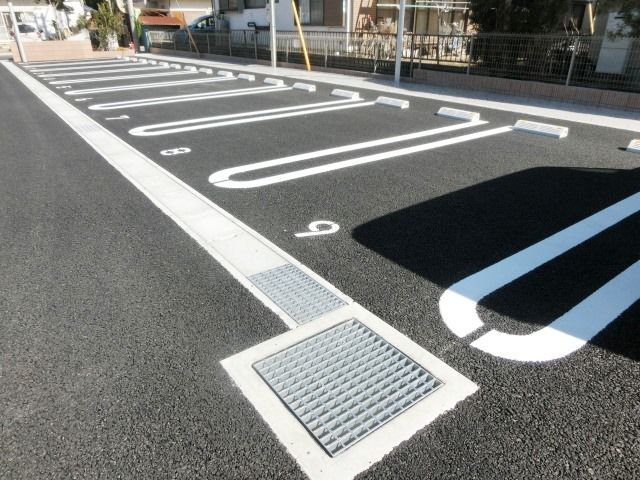 駐車場　広々していて停めやすい駐車場です
