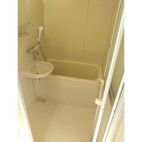 バス・シャワールーム　※写真は同じマンションの違う部屋のものになります。