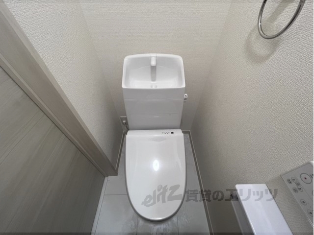 近鉄大阪線 築山駅 徒歩8分 2階建 築2年のトイレ写真