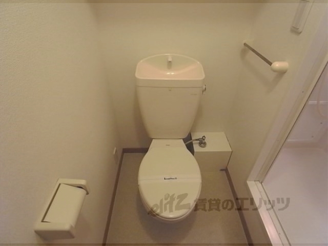 レオパレスアゼリアのトイレ写真