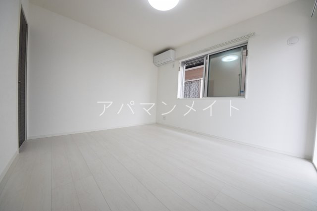 その他部屋・スペース　開放的な寝室です