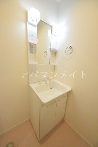 洗面設備　使いやすい洗面所です