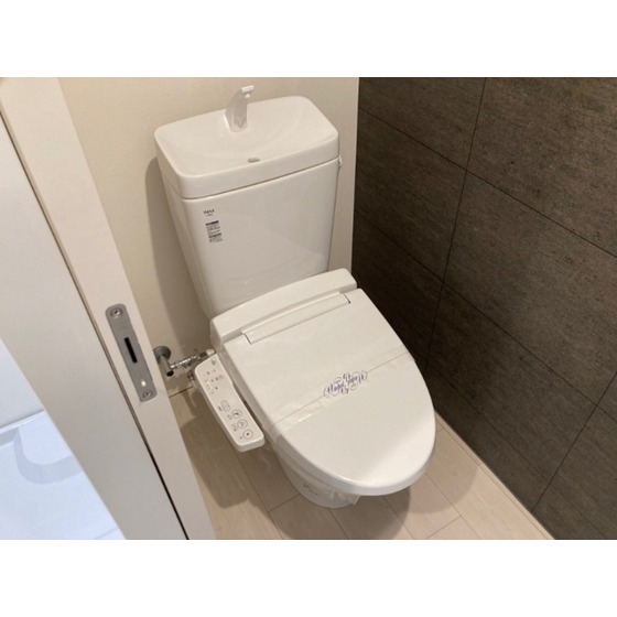 地下鉄七隈線 渡辺通駅 徒歩9分 7階建 築7年のトイレ写真