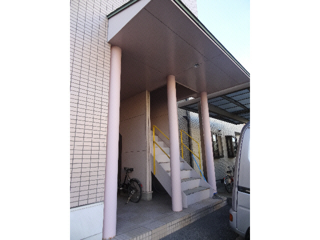 【岩国市昭和町のアパートの建物外観】