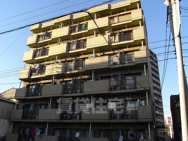 名古屋市瑞穂区明前町のマンションの建物外観