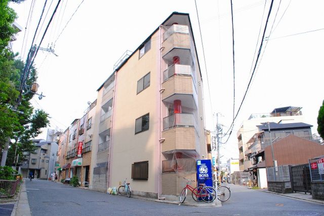 京都市中京区壬生坊城町のマンションの建物外観