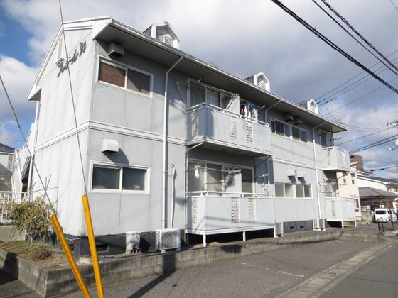 岡山市中区西川原のアパートの建物外観