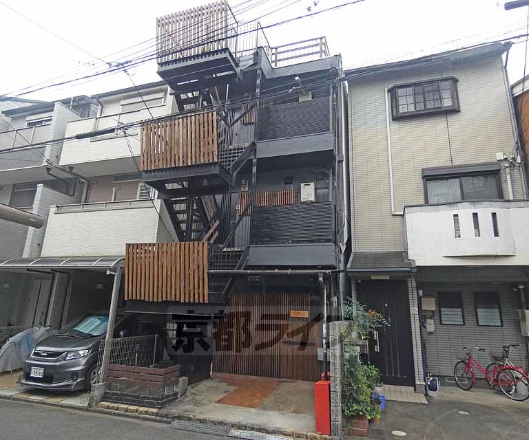 京都の桜の建物外観