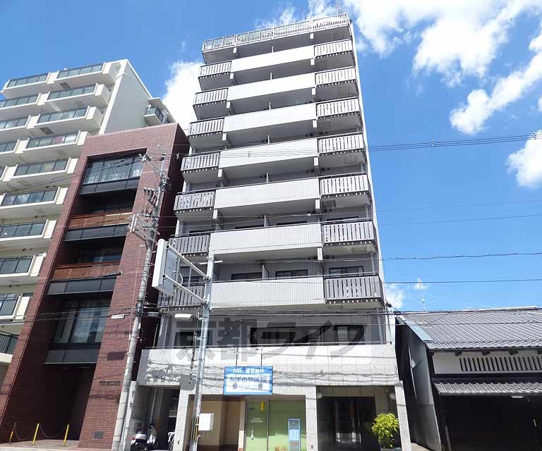 京都市上京区元北小路町のマンションの建物外観