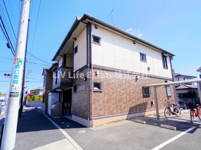 東大和市芋窪のアパートの建物外観