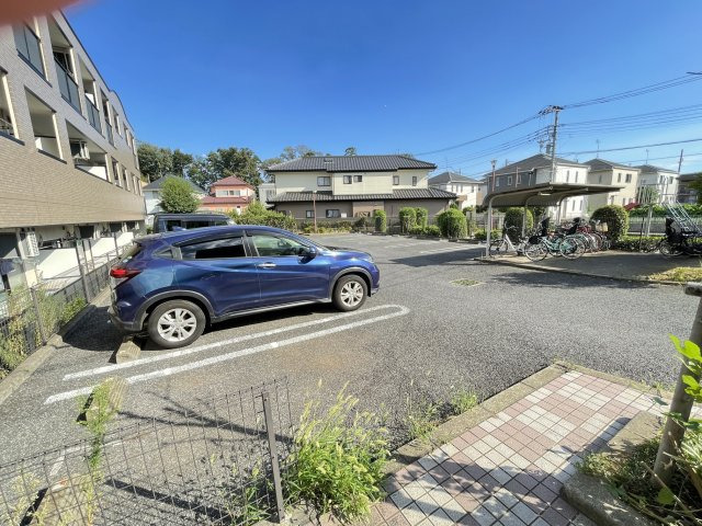 【柏市松ケ崎のマンションの駐車場】