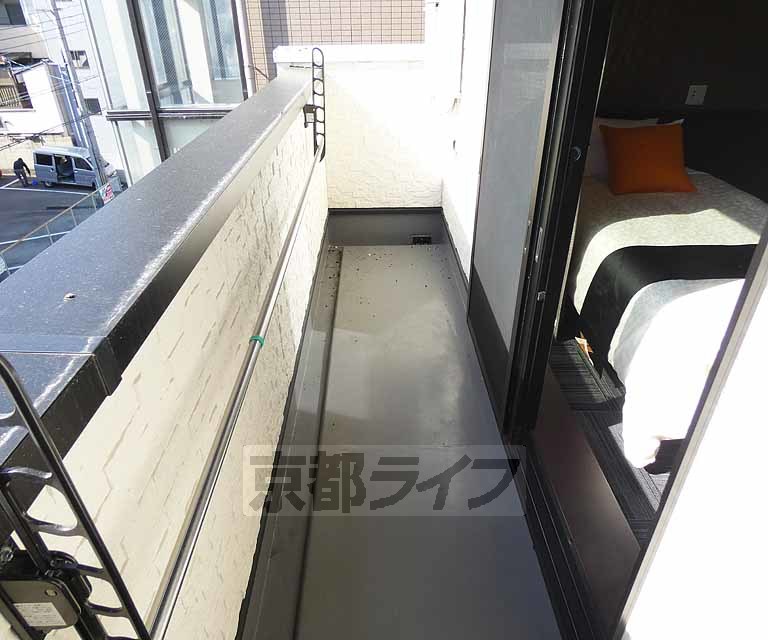 【京都市伏見区深草西浦町６丁目のマンションのバルコニー】