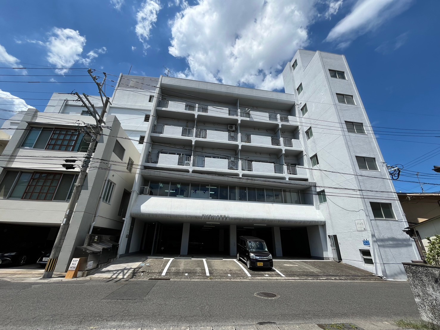 サンパティーク東谷山の建物外観