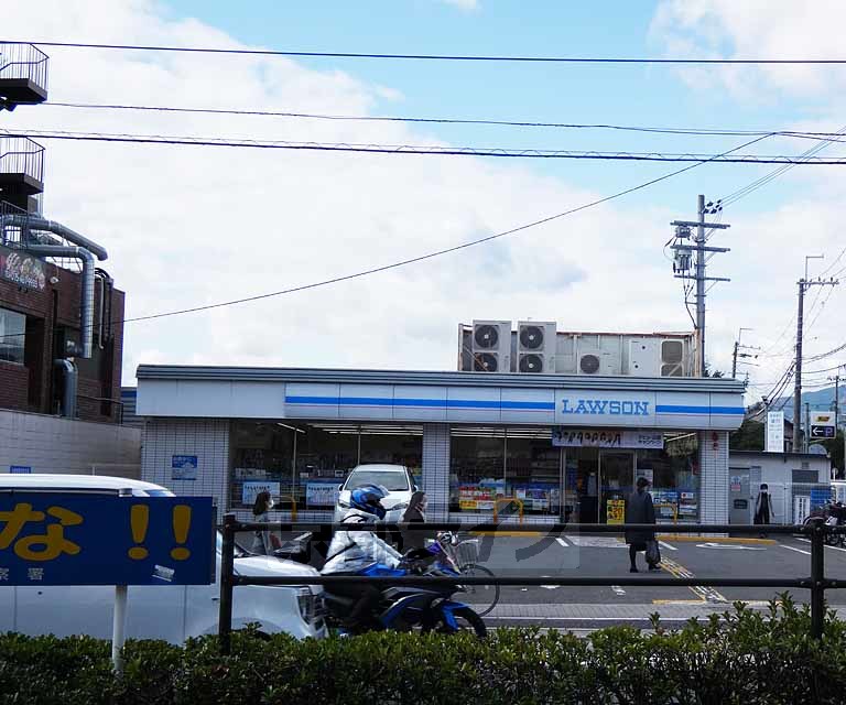 【京都市北区大将軍川端町のアパートのコンビニ】