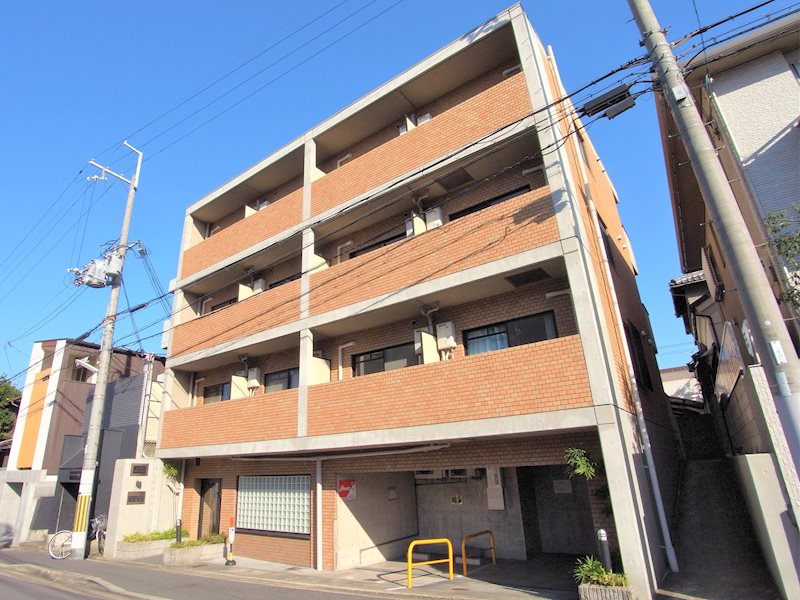 モン・エスト東福寺の建物外観