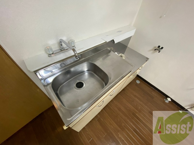 キッチン　こちらはキッチン。調理スペースもあり使いやすそうです。