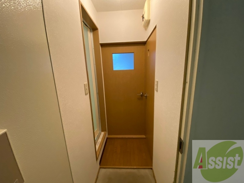 玄関　玄関の様子です。明るい印象ですね。気分もあがりそう。