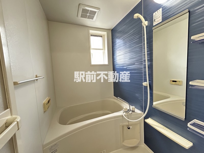 バス・シャワールーム　窓付きお風呂♪