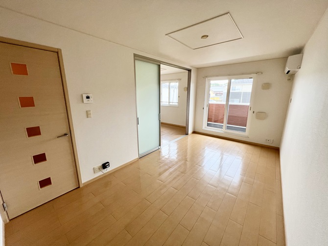 居室・リビング　※画像と反転タイプのお部屋です