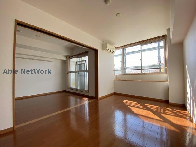 居室・リビング　同建物別部屋