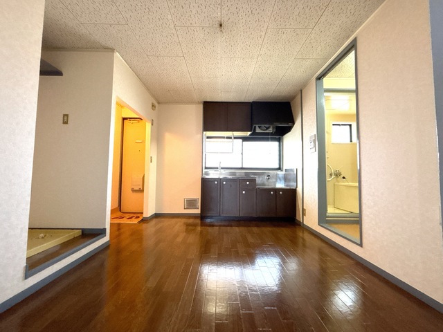 居室・リビング　★ダイニングテーブルが置けます★