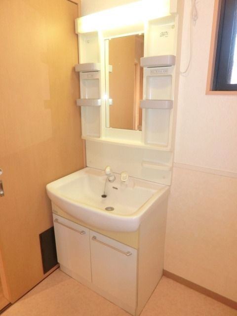 洗面設備　便利な洗面化粧台