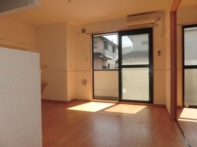 居室・リビング　採光の良い明るいお部屋です