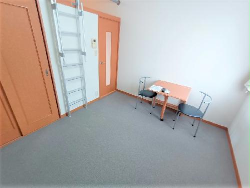 居室・リビング　家電・家具付きのお部屋です。