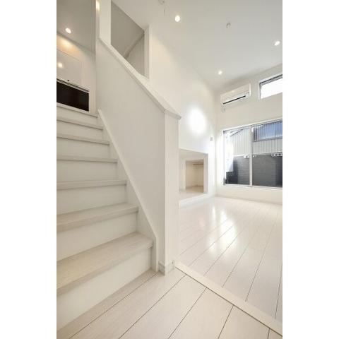 居室・リビング　室内