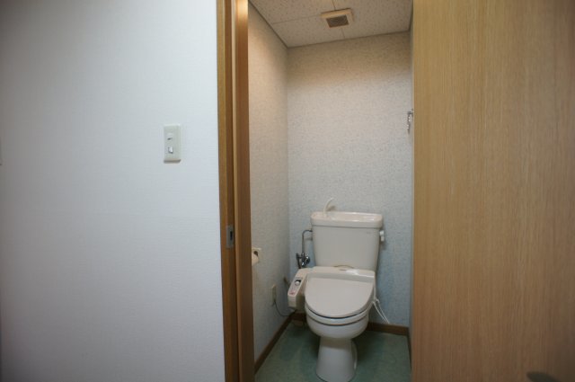 トイレ　温水洗浄便座