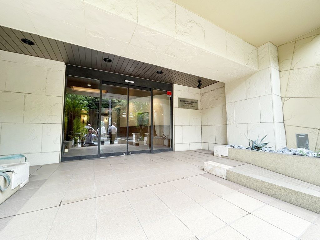 エントランス　安心のオートロック付