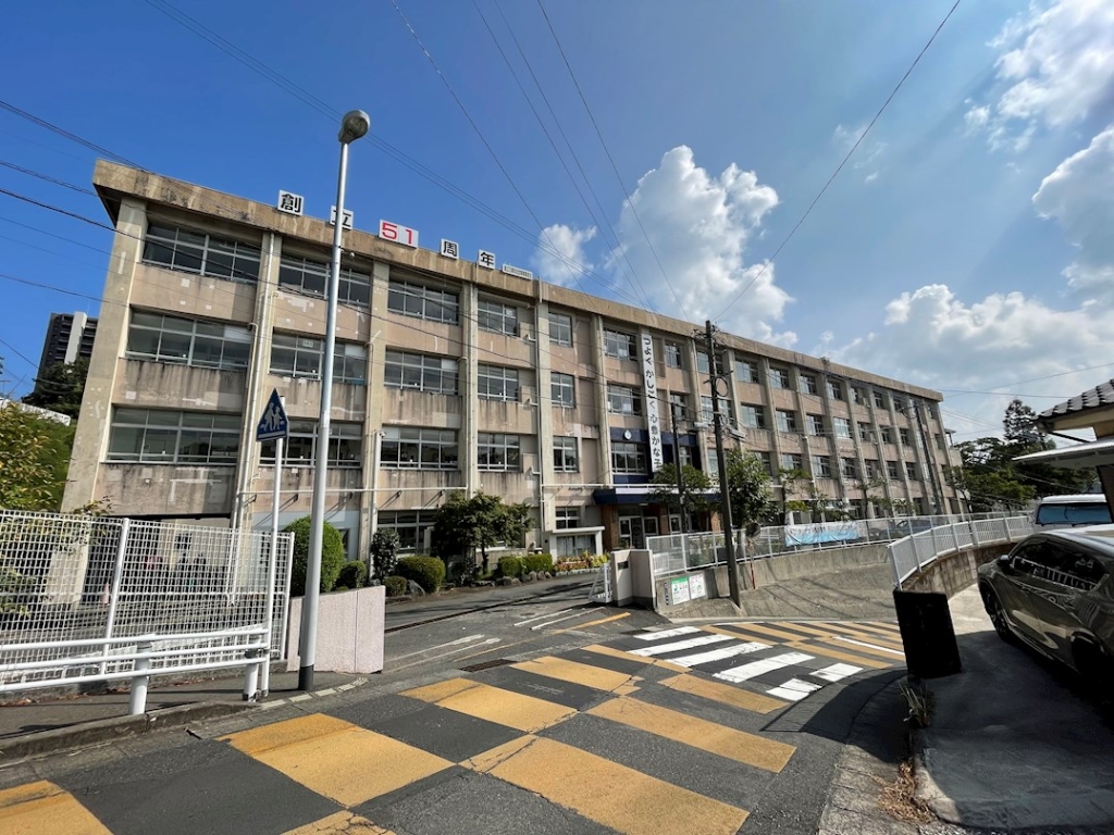 小学校　鹿児島市立広木小学校（小学校）まで947m