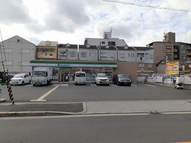 コンビニ　ファミリーマート苅田2丁目店（コンビニ）まで214m