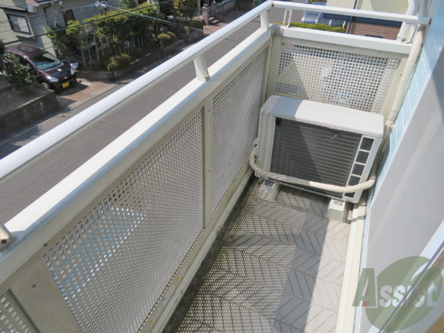 バルコニー　バルコニーは洗濯物を干すスペースが確保されていました。