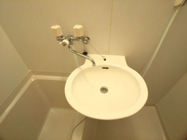 その他部屋・スペース　鏡を備え　準備のしやすい洗面台