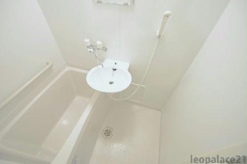 バス・シャワールーム　設備・仕様は号室により異なる為、現況を優先致します。