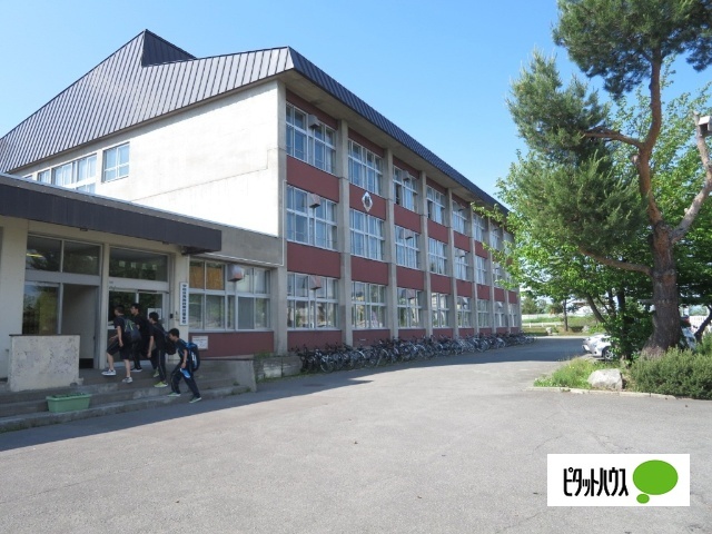 中学校　旭川市立春光台中学校（中学校）まで1603m