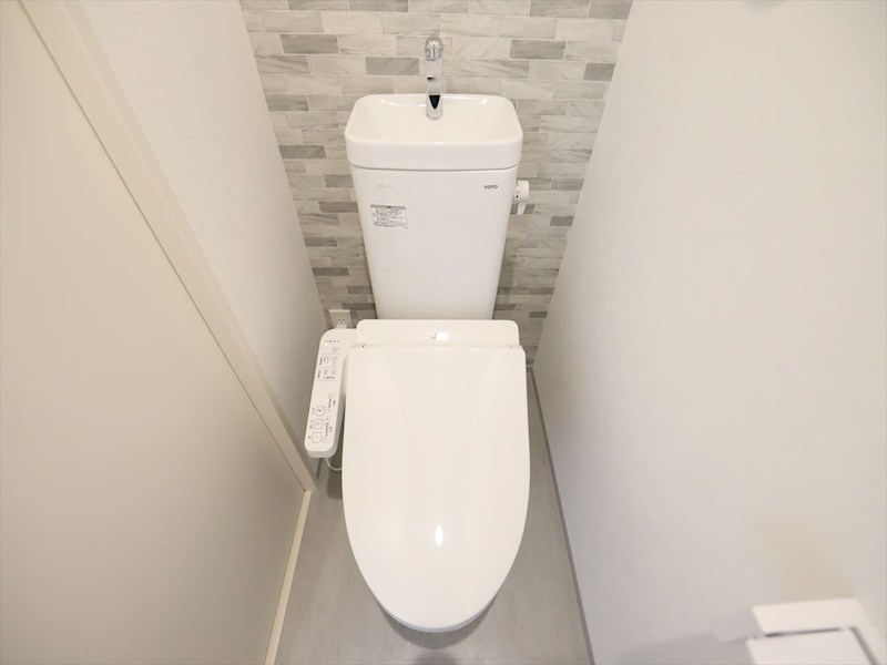 トイレ　温水洗浄暖房便座付トイレ