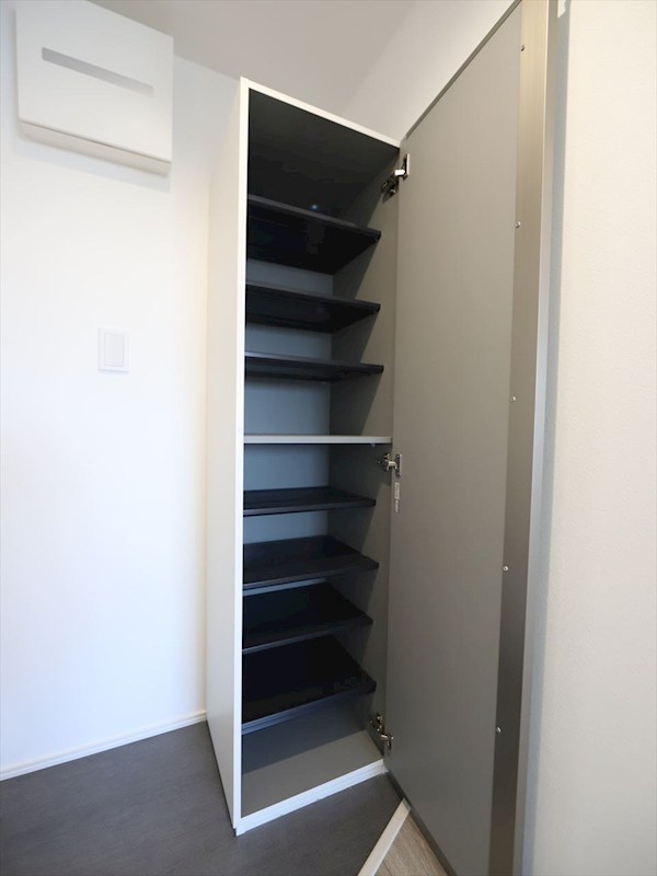 玄関　玄関　シューズボックス付