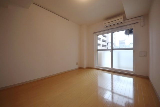 居室・リビング　★広々７．８帖の洋室★