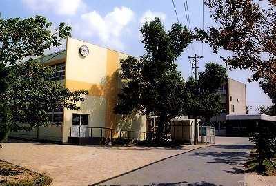 中学校　久留米市立荒木中学校（中学校）まで1477m