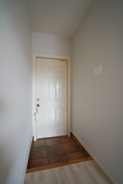 玄関　同じ建物の別のお部屋