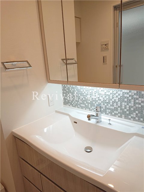 洗面設備　毎日の身だしなみチェックに必須ですね