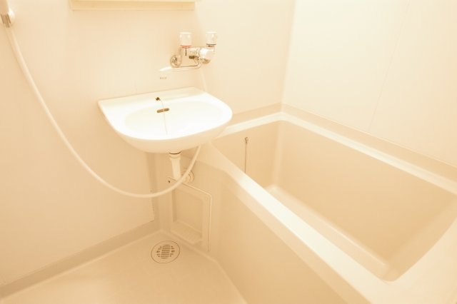 バス・シャワールーム　バストイレ別でオススメです！