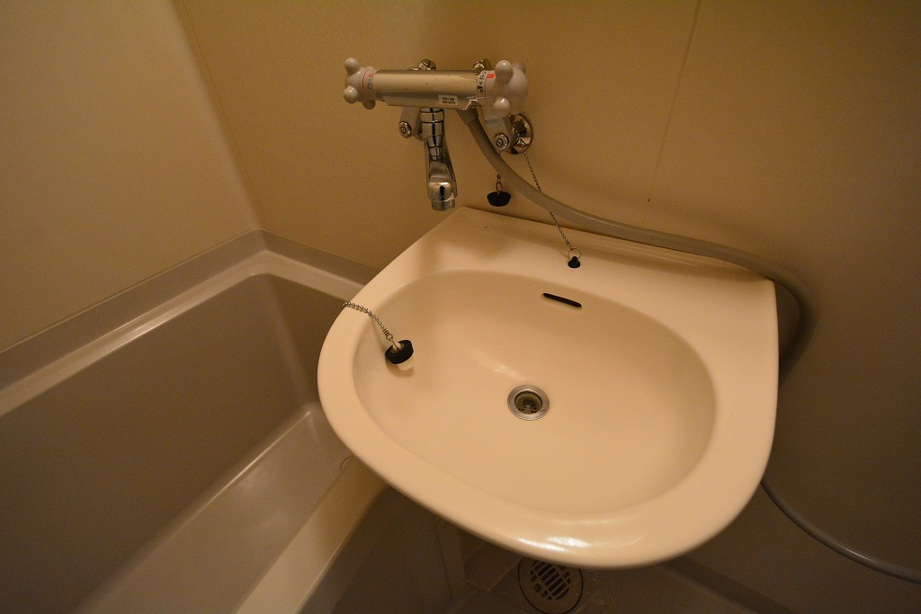 洗面設備　浴室内に洗面台ついてます♪