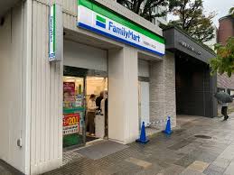 コンビニ　ファミリーマート 大阪国際ビル西口店（コンビニ）まで188m